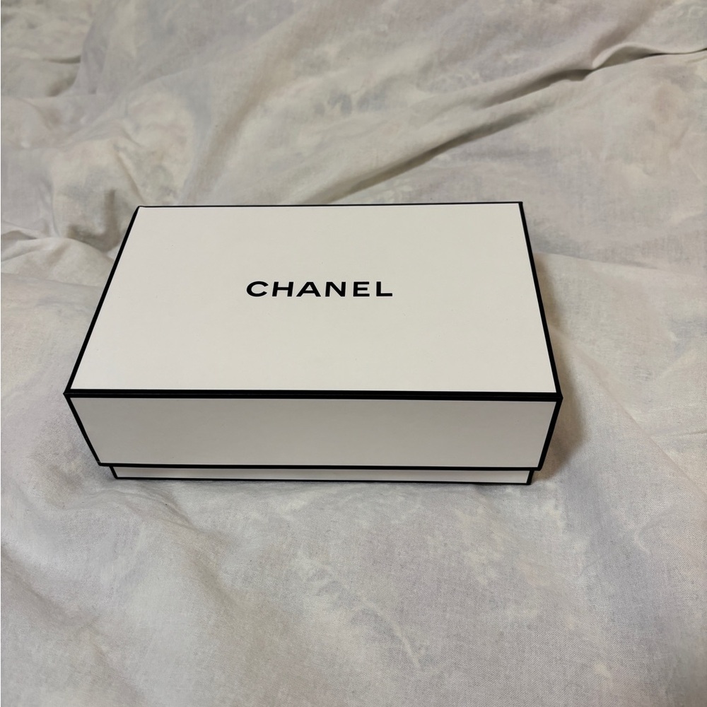 CHANEL Black & White Empty Signature Gift Box 9” X 6” x 3" EMPTY BOX - Picture 2 of 10